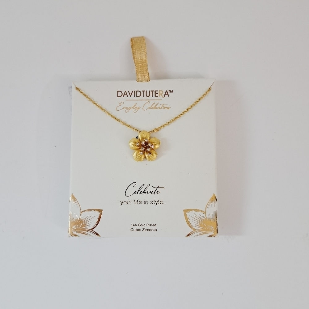 David‎ Tutera Everyday Celebrations Gold Flower Pendant Necklace
